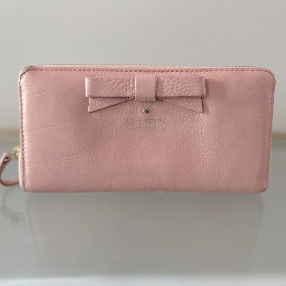 Kate Spade ♠️ pink wallet with bow detail.